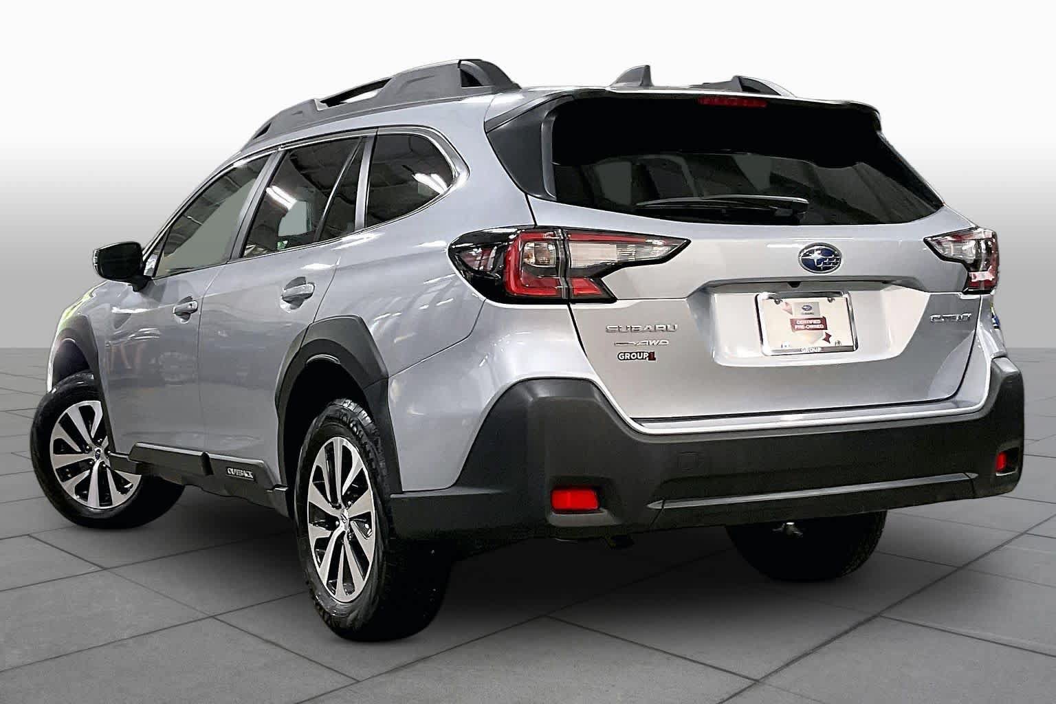 Used 2025 Subaru Outback Premium AWD/4WD image 12