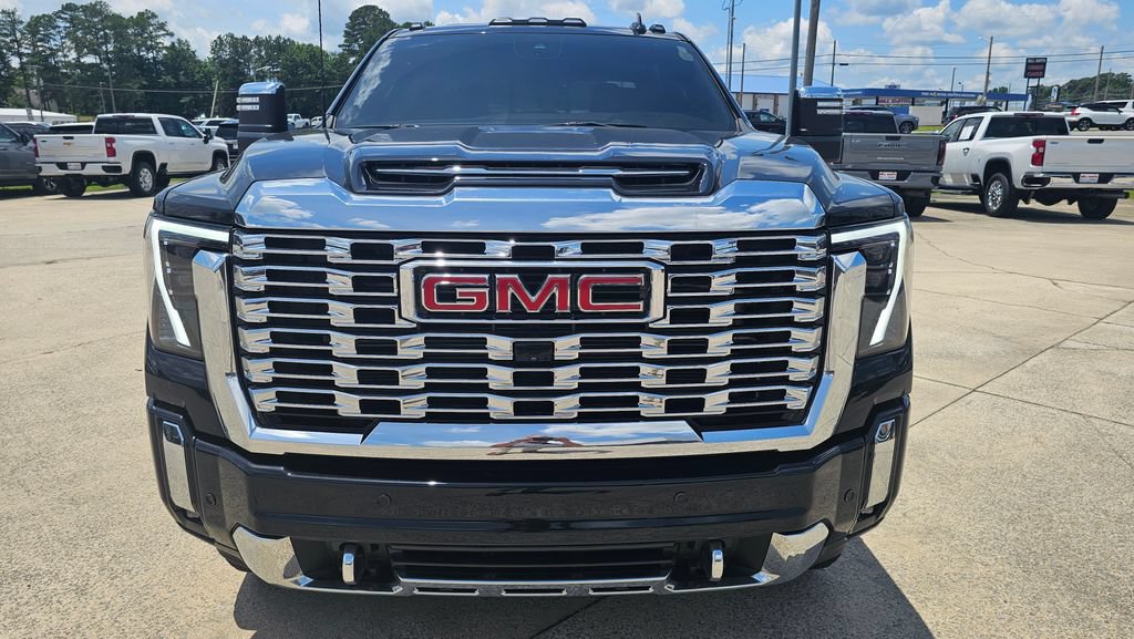 Used 2024 GMC Sierra 2500 Denali AWD/4WD image 2