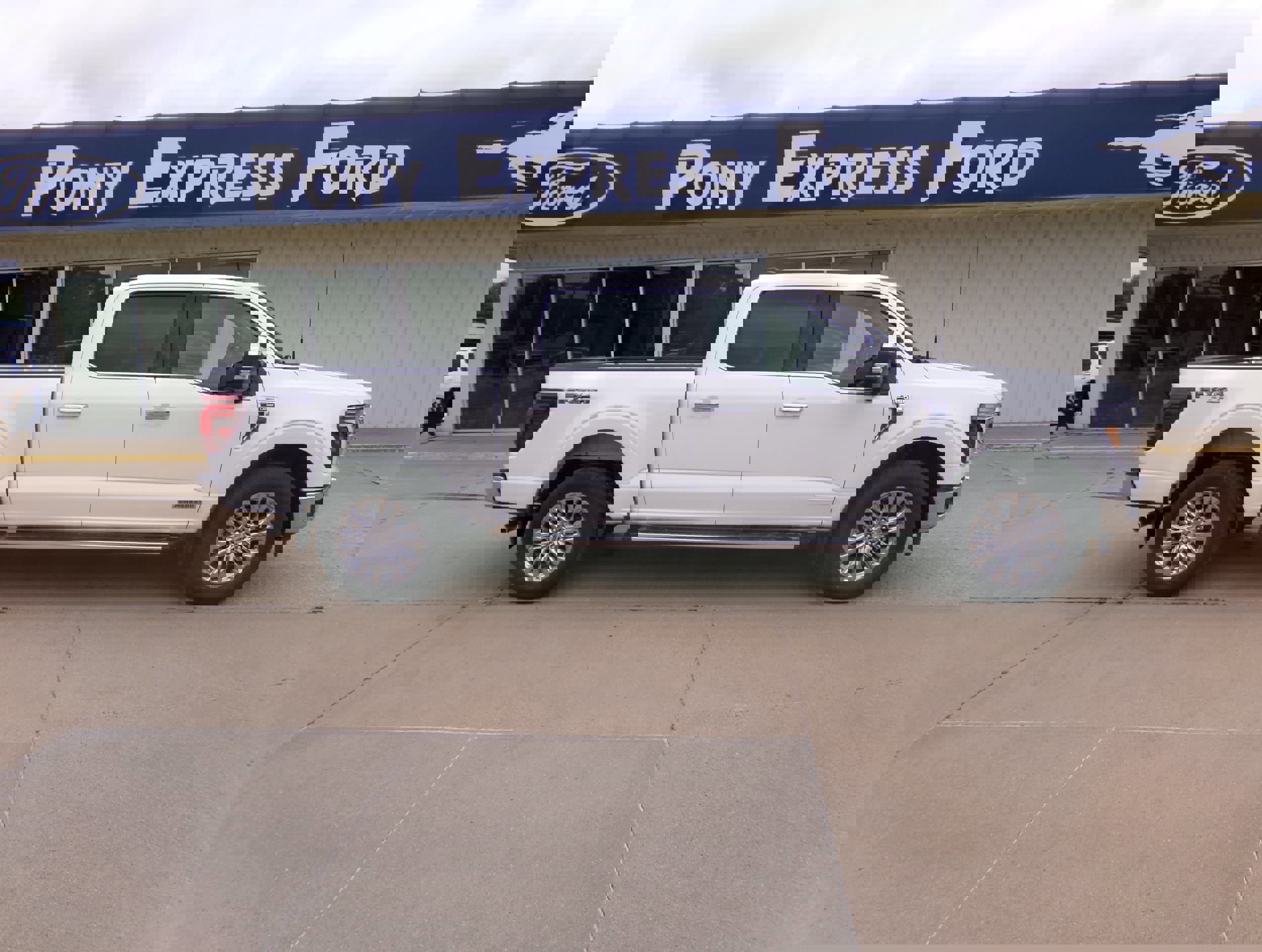 New 2025 Ford F150 Lariat w/ Equipment Group 501A Mid image 2