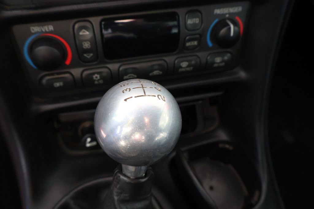 Used 2001 Chevrolet Corvette Convertible w/ Preferred Equipment Group2 image 24