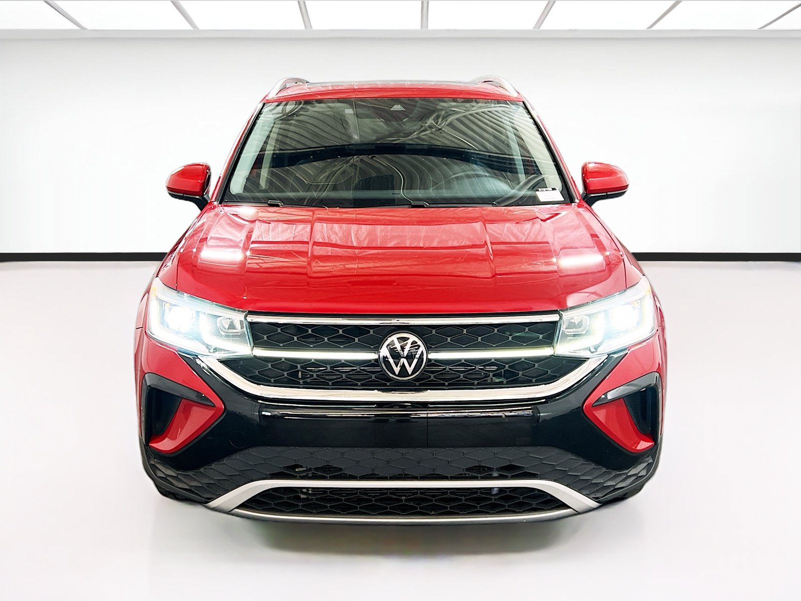 Used 2023 Volkswagen Taos SEL AWD/4WD image 2