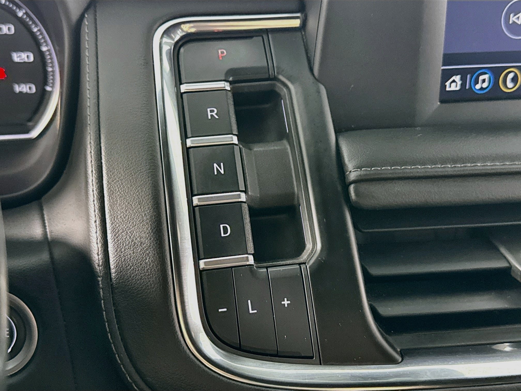 Used 2023 Chevrolet Suburban LS AWD/4WD image 17