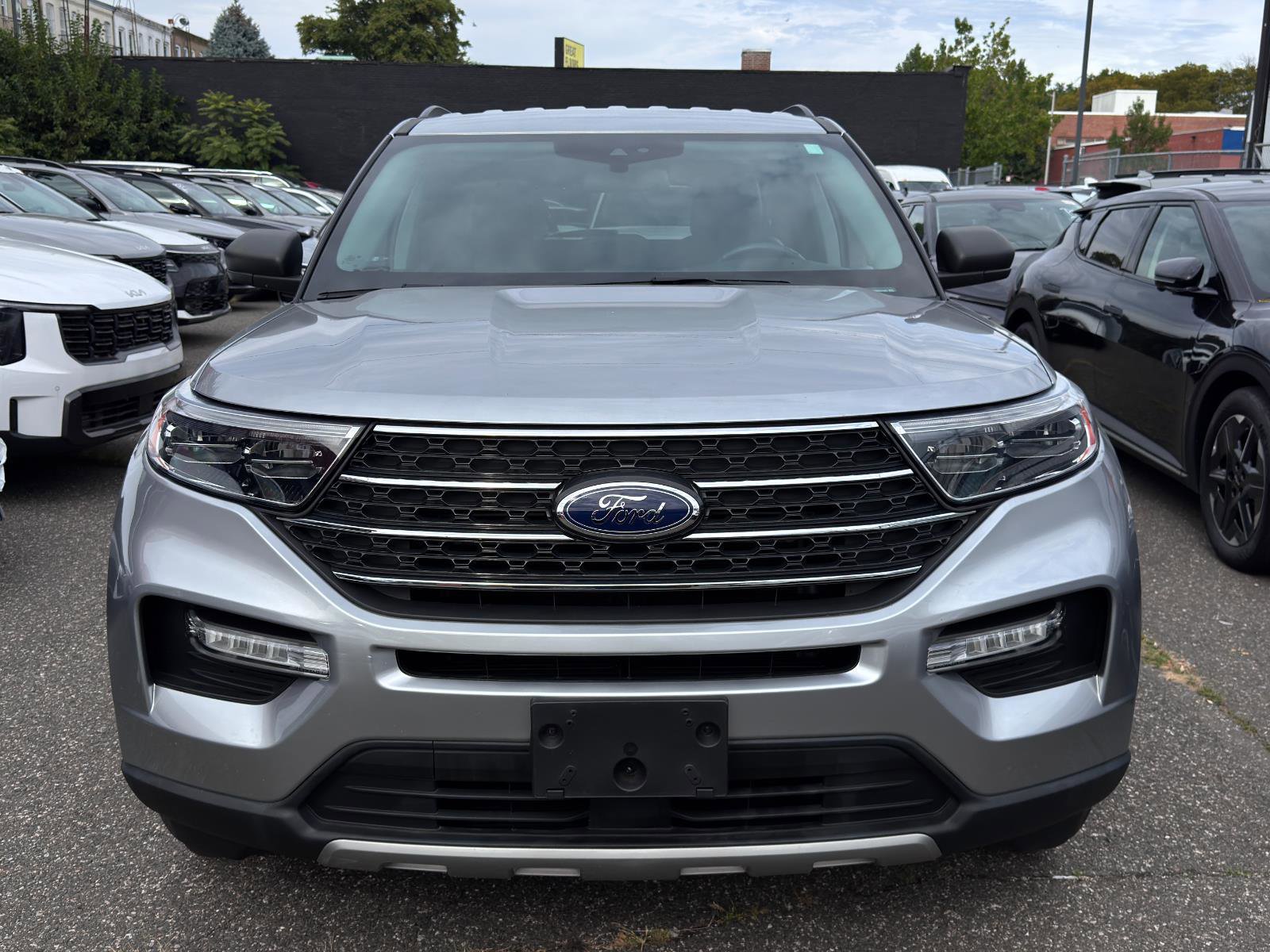 Used 2022 Ford Explorer XLT w/ Equipment Group 202A image 2