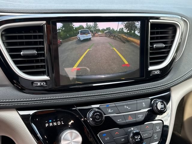 Used 2023 Chrysler Pacifica Touring-L FWD image 26