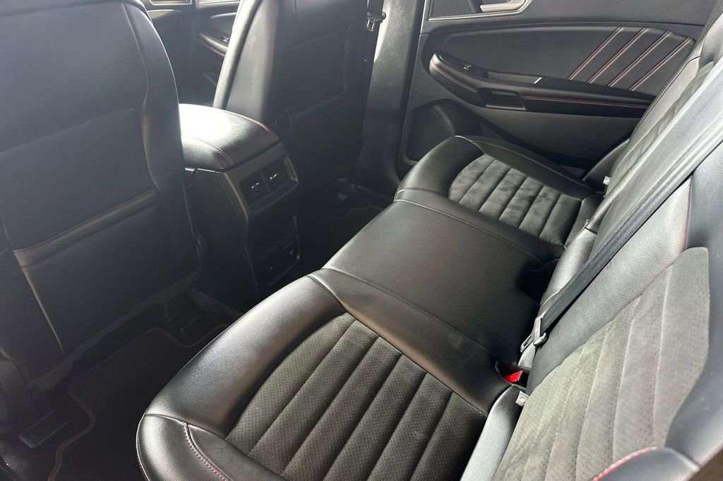 Used 2023 Ford Edge ST-Line AWD/4WD image 13