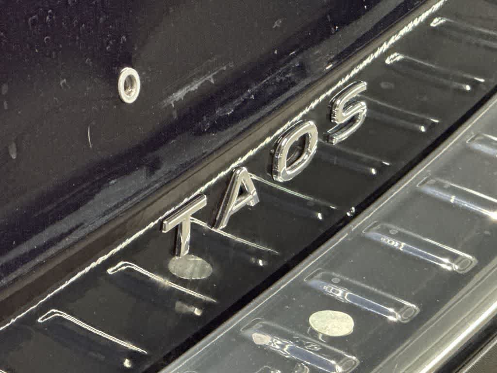 New 2025 Volkswagen Taos SE FWD image 10