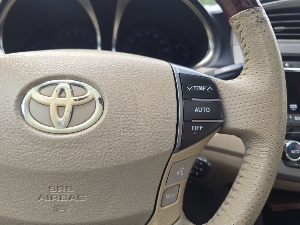 Used 2011 Toyota Avalon Limited FWD image 20