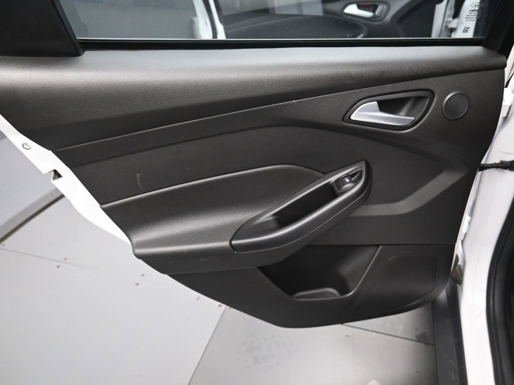 Used 2017 Ford Focus SEL image 30