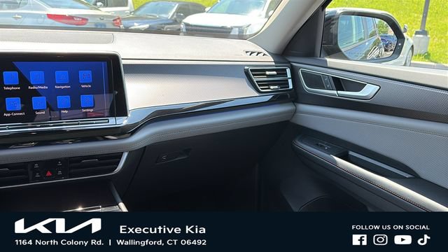 Used 2024 Volkswagen Atlas Peak Edition SE AWD/4WD image 24