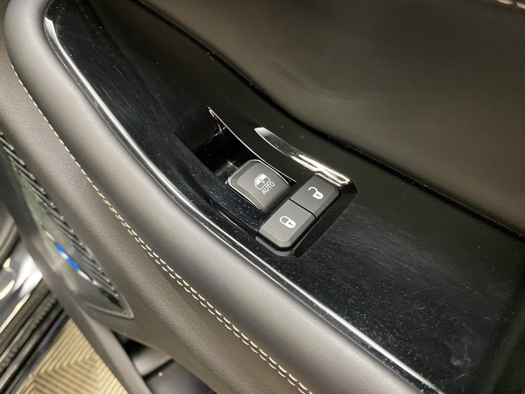 Used 2023 Jeep Grand Cherokee Overland w/ Luxury Tech Group IV image 18