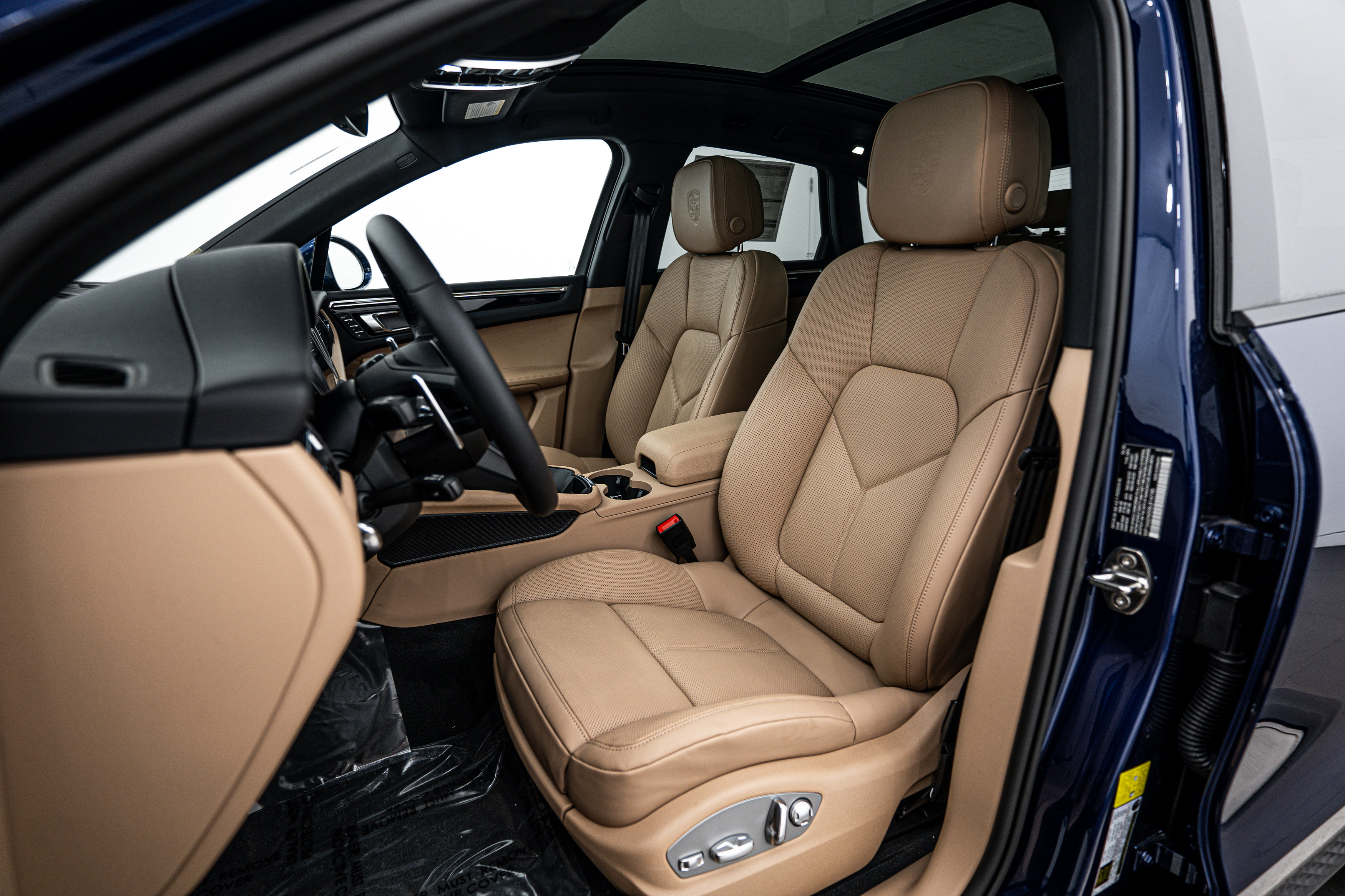 New 2025 Porsche Macan image 5