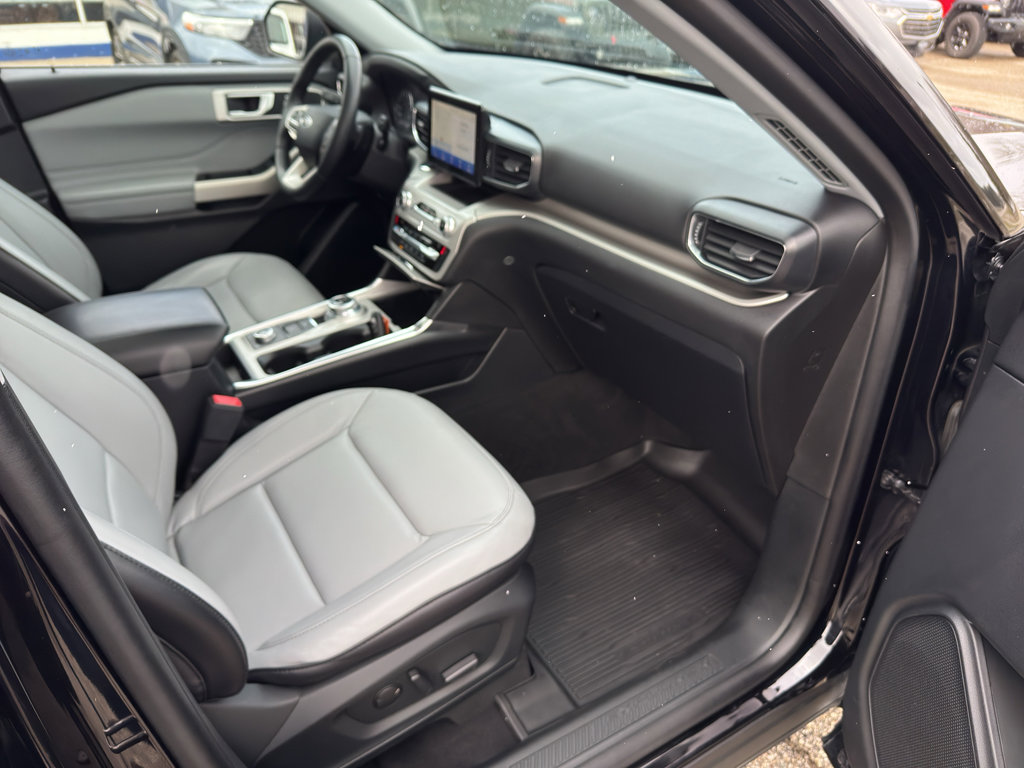 Used 2021 Ford Explorer XLT w/ XLT Sport Appearance Package image 38