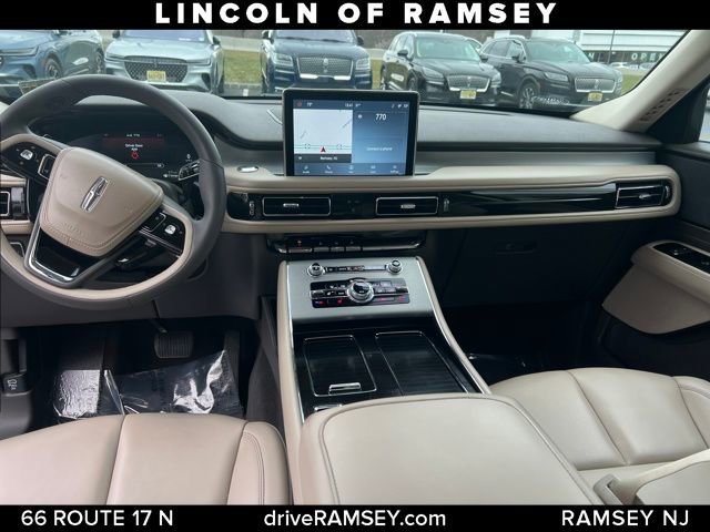 Used 2023 Lincoln Aviator Standard w/ Premium Package image 16