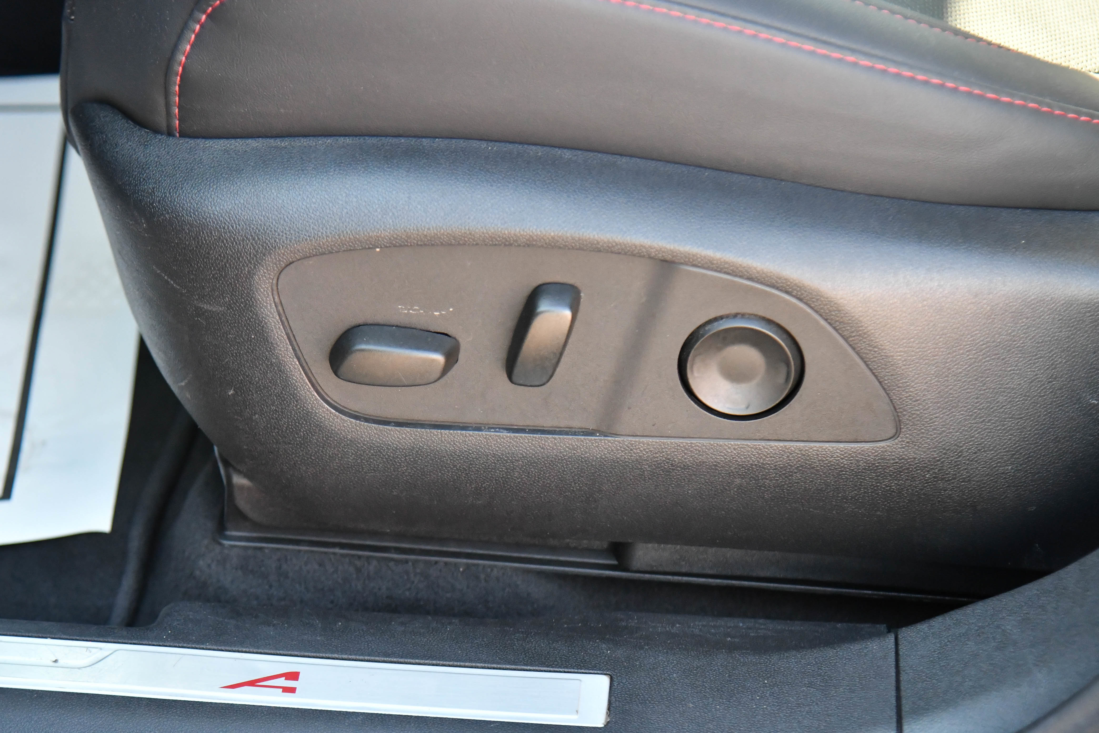 Used 2024 Acura ZDX A-Spec image 17