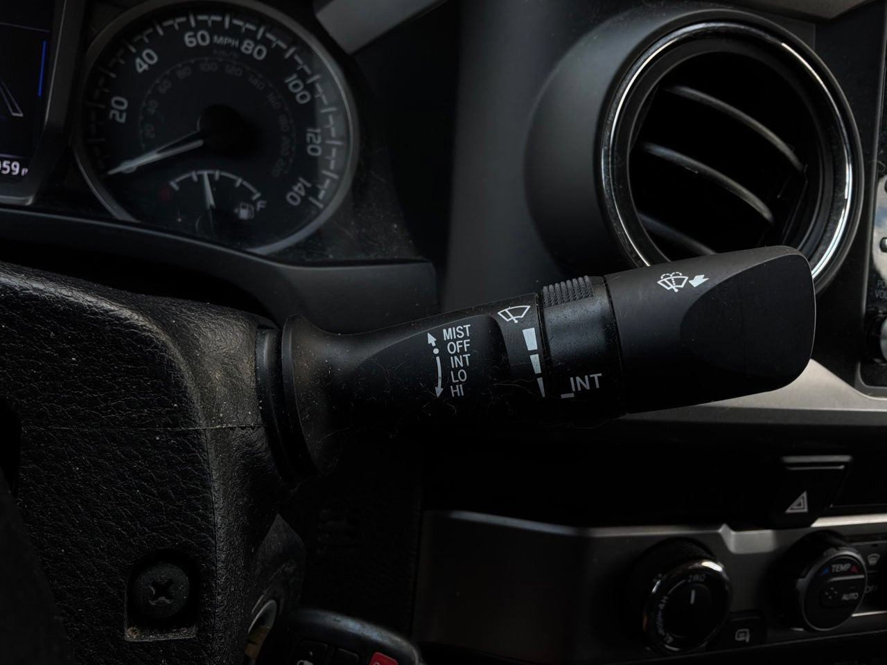 Used 2021 Toyota Tacoma SR5 AWD/4WD image 39