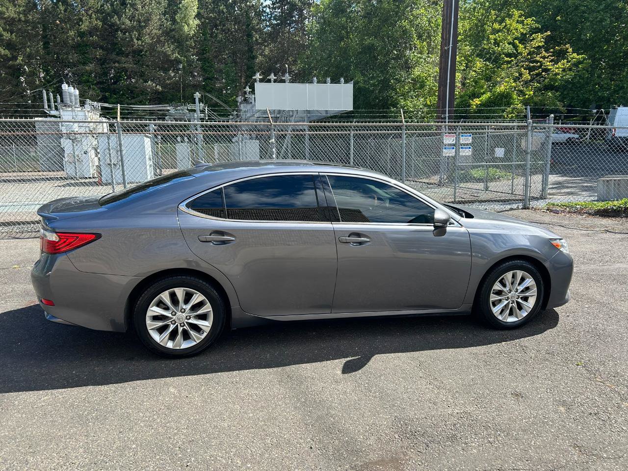 Used 2013 Lexus ES 300h w/ Premium Pkg FWD image 4