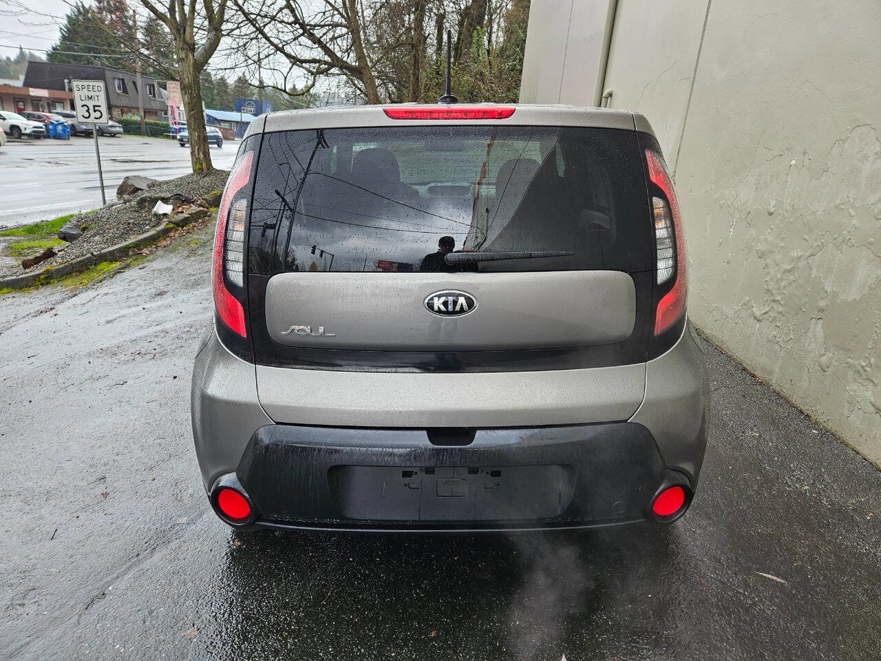 Used 2016 Kia Soul Base 4dr Crossover 6A image 4