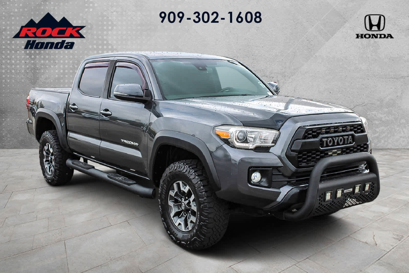Used 2019 Toyota Tacoma TRD Off-Road AWD/4WD image 3