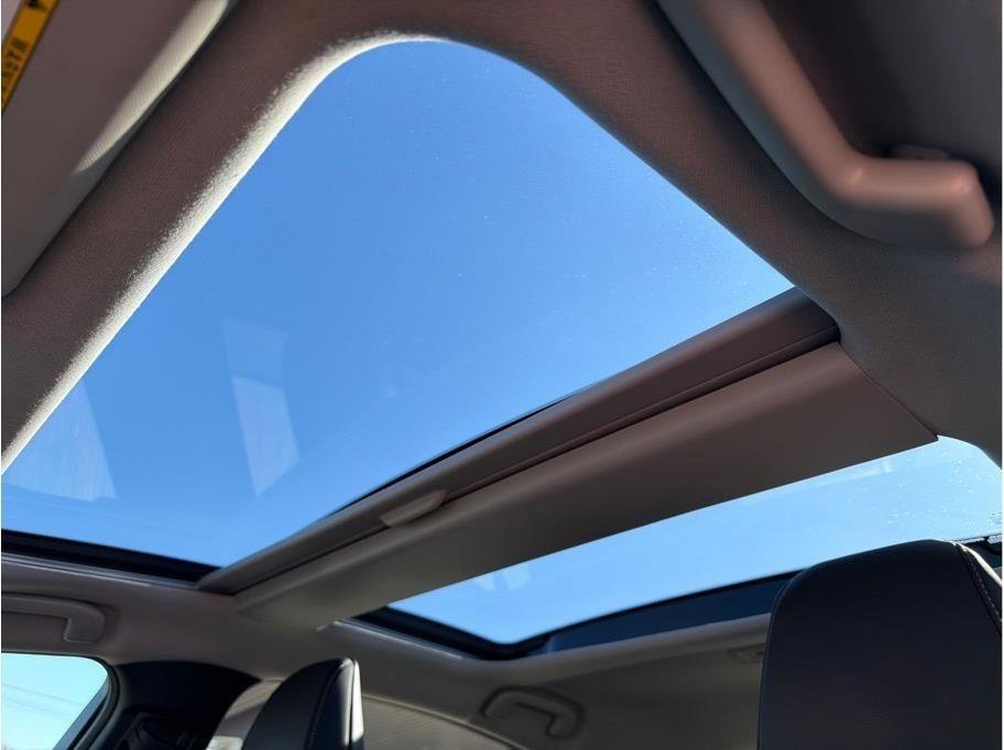 Used 2024 Toyota Prius XLE image 22