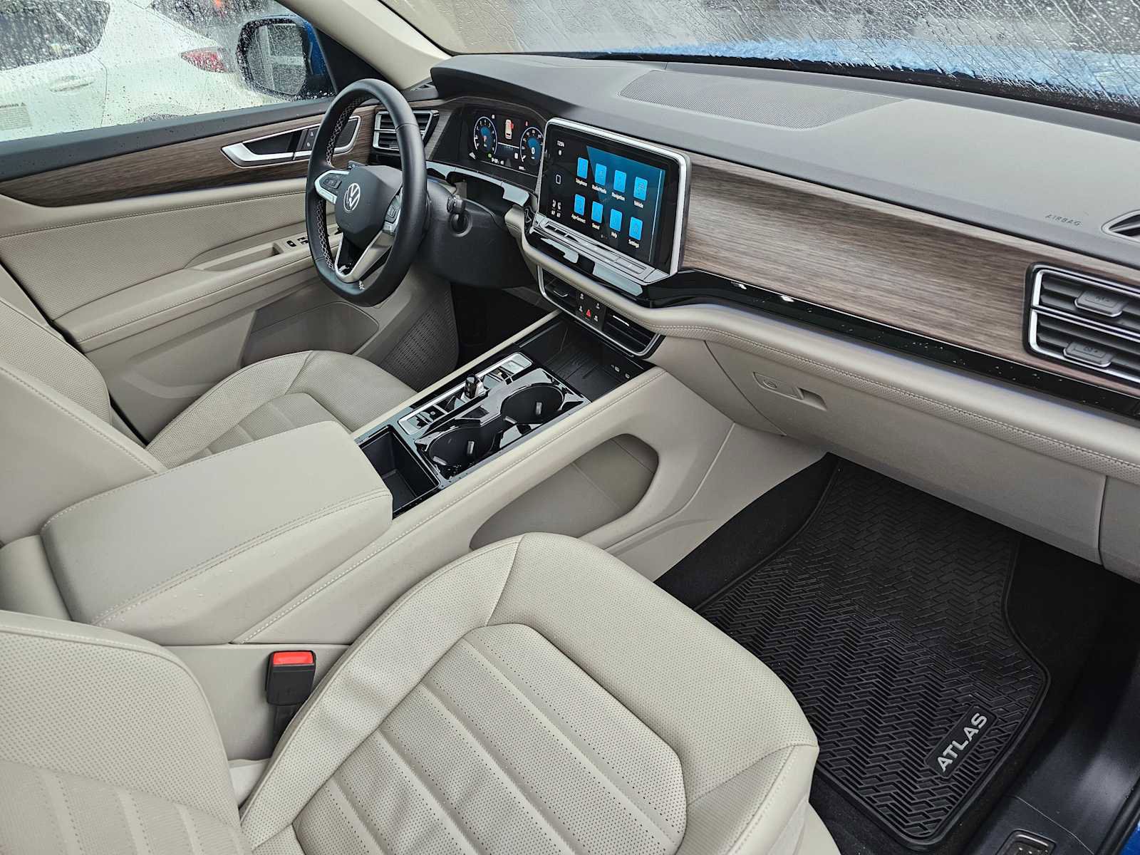 Used 2025 Volkswagen Atlas SEL image 12