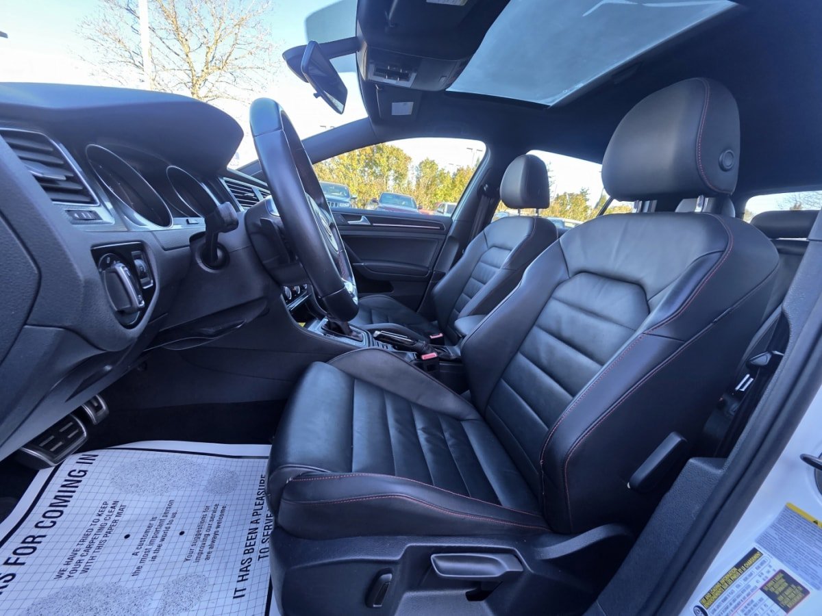 Used 2015 Volkswagen GTI SE FWD image 15