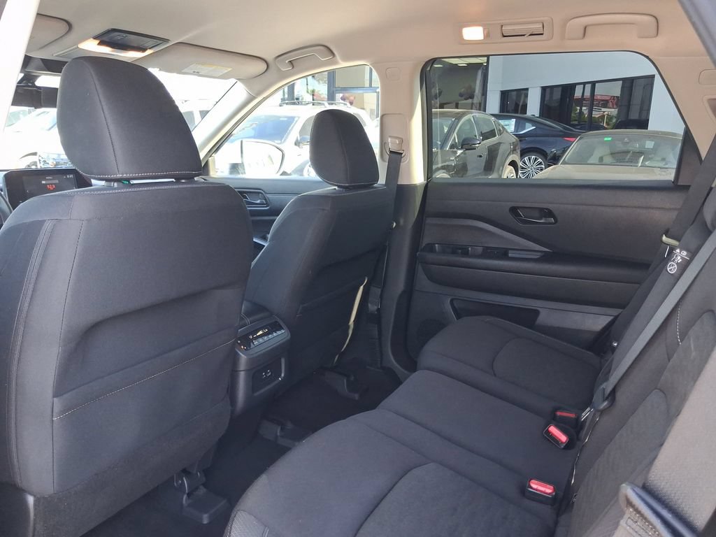 Certified 2024 Nissan Pathfinder SV FWD image 8