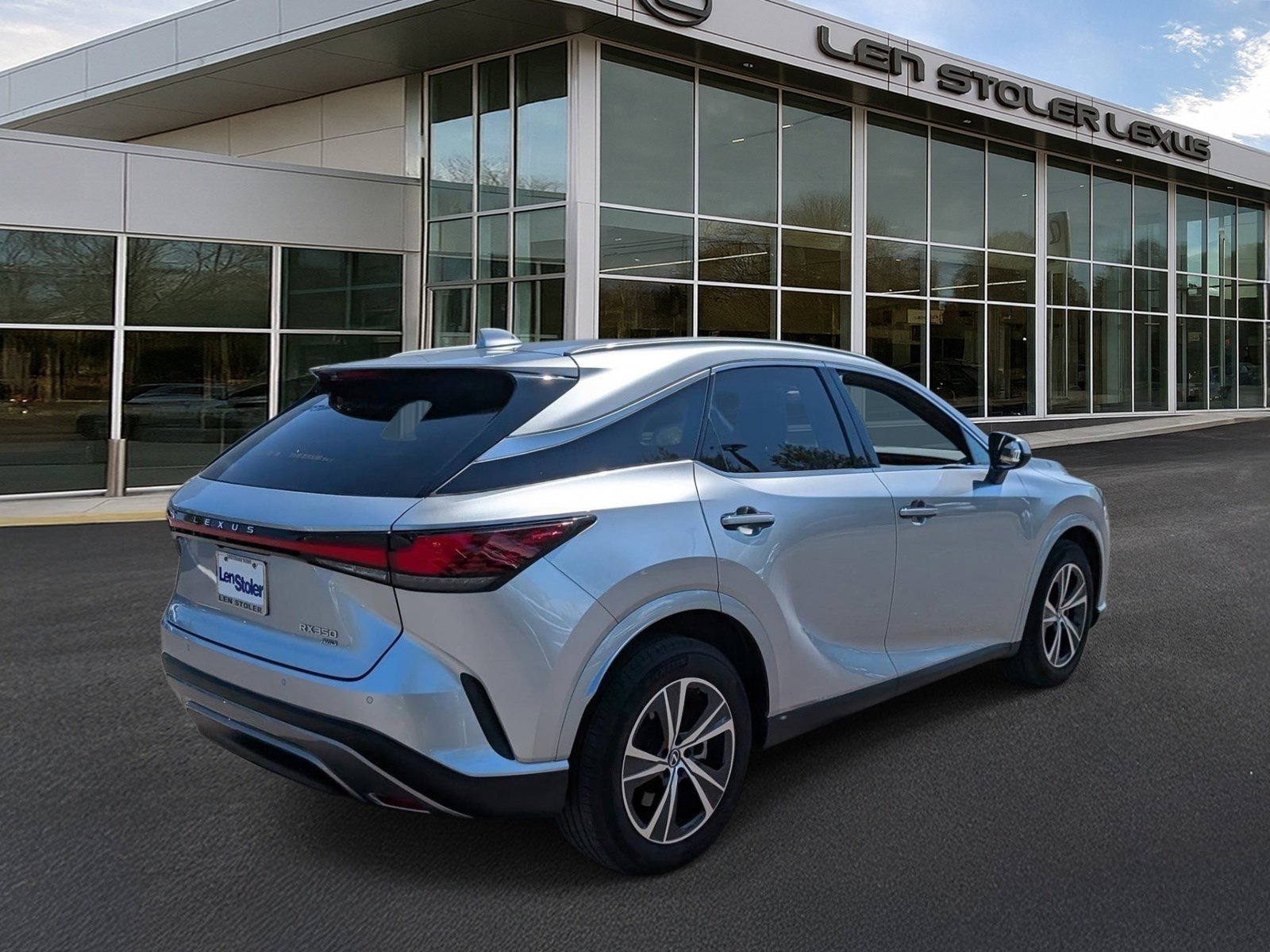Used 2025 Lexus RX 350 Premium w/ Accessory Package image 3