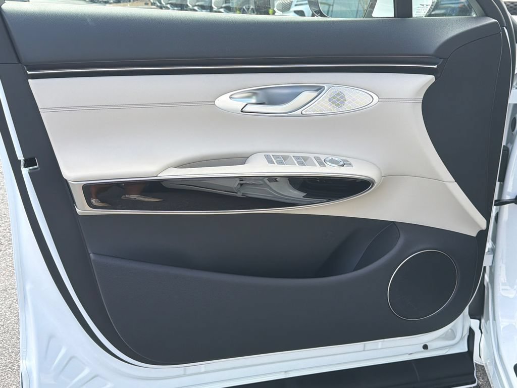 New 2027 Genesis GV70 2.5T AWD/4WD image 12