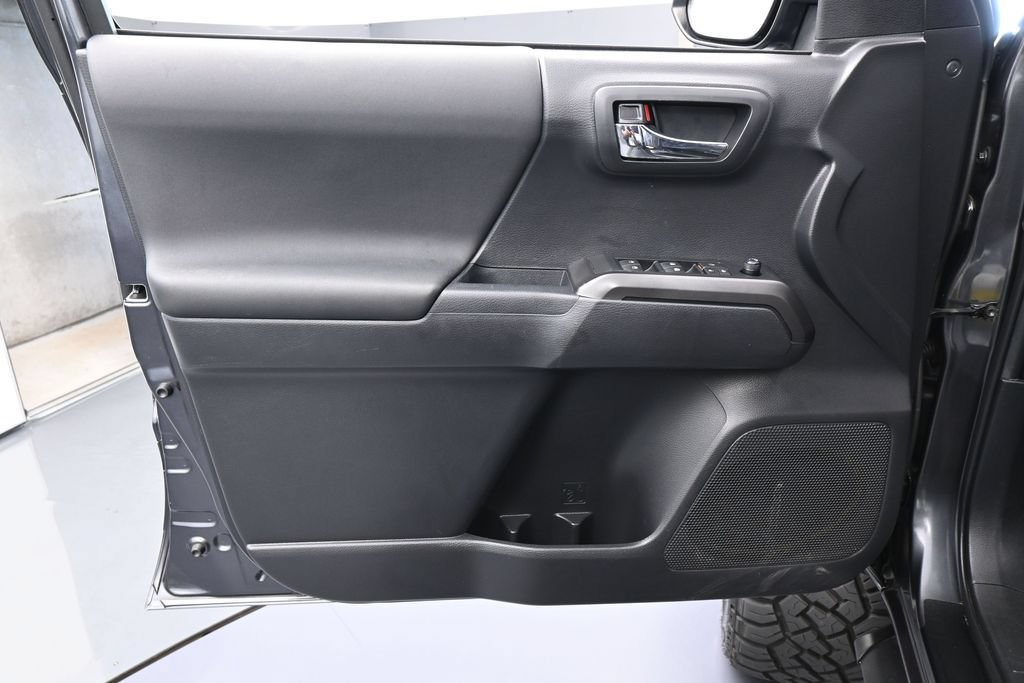 Used 2022 Toyota Tacoma TRD Off-Road AWD/4WD image 13