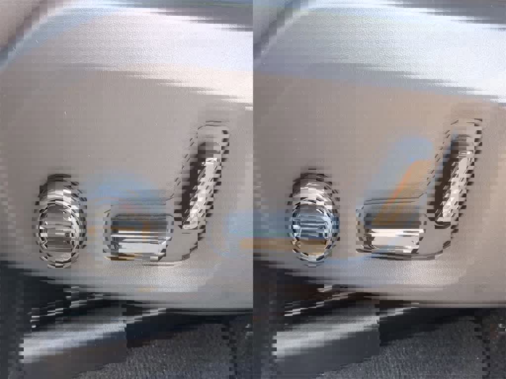 Used 2026 Volvo XC60 B5 Plus w/ Protection Package Premier image 16