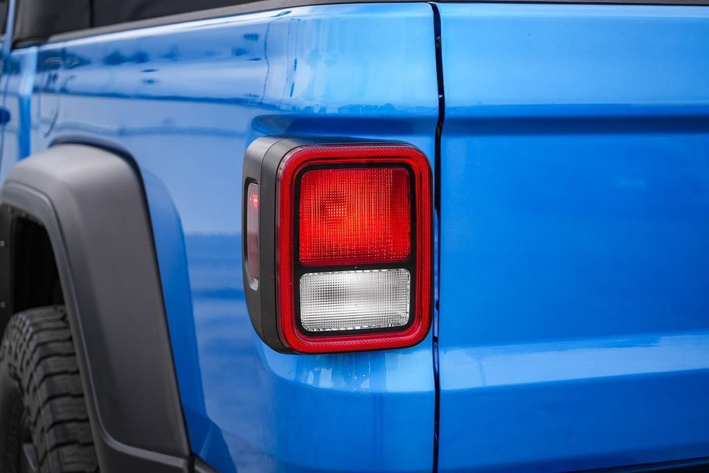 Used 2022 Jeep Gladiator Sport AWD/4WD image 11
