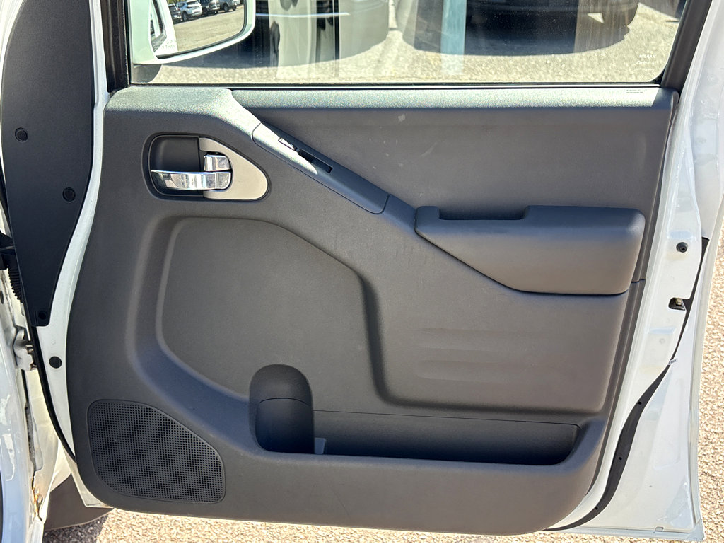 Used 2018 Nissan Frontier PRO-4X image 11
