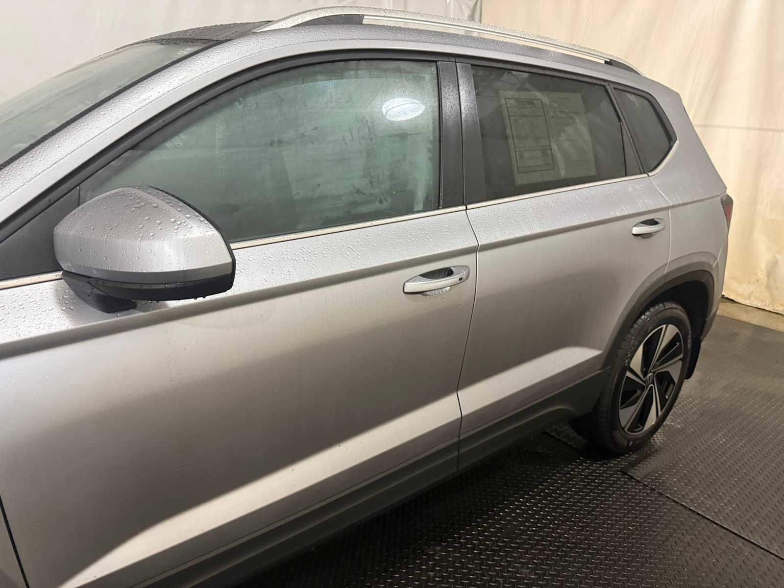 Certified 2025 Volkswagen Taos SE w/ Panoramic Sunroof Package image 7