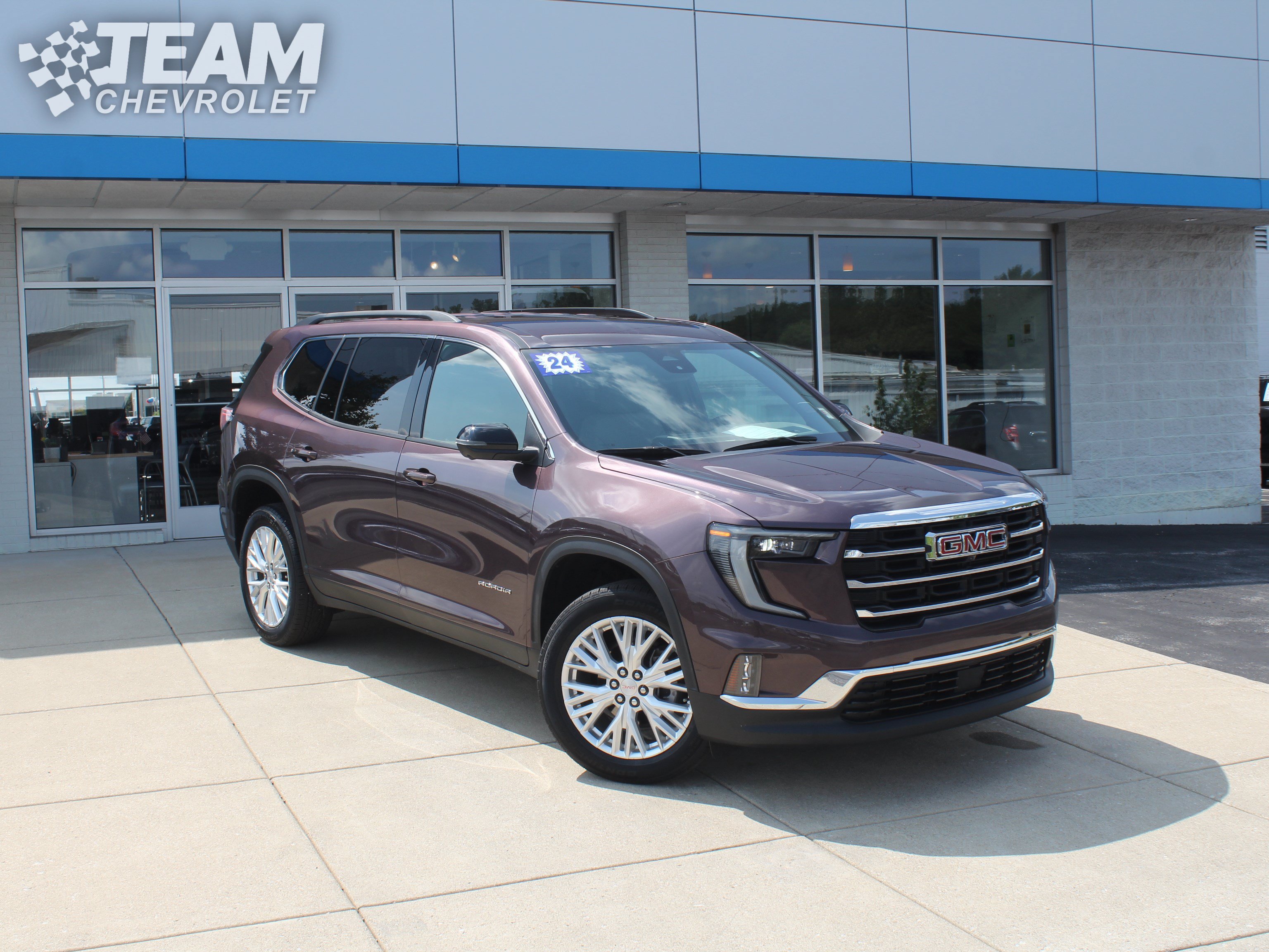 Certified 2024 GMC Acadia Elevation FWD image 2
