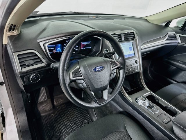 Used 2019 Ford Fusion SE FWD image 22