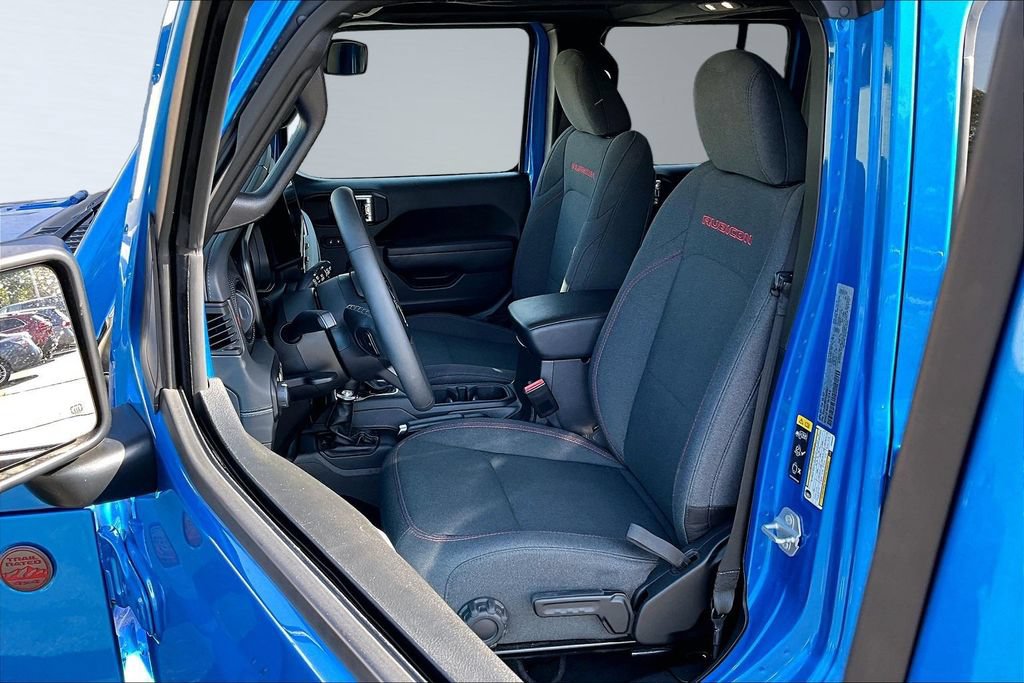 Used 2025 Jeep Wrangler Unlimited Rubicon w/ Convenience Group AWD/4WD image 3