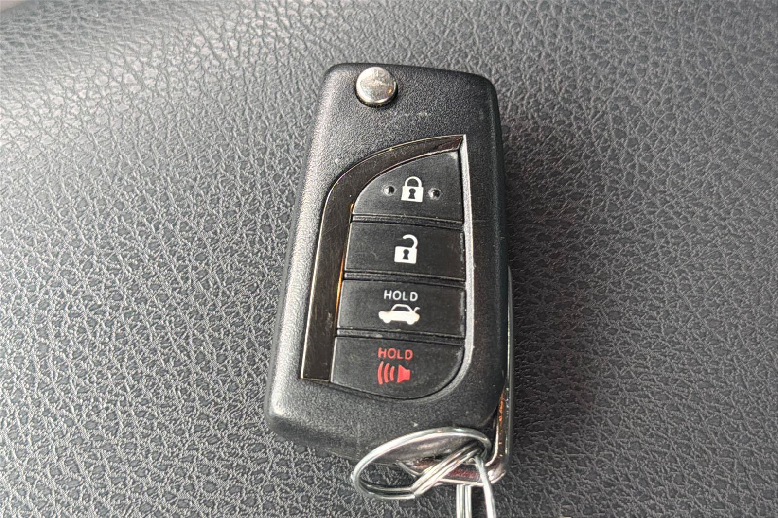 Used 2021 Toyota Camry LE FWD image 33