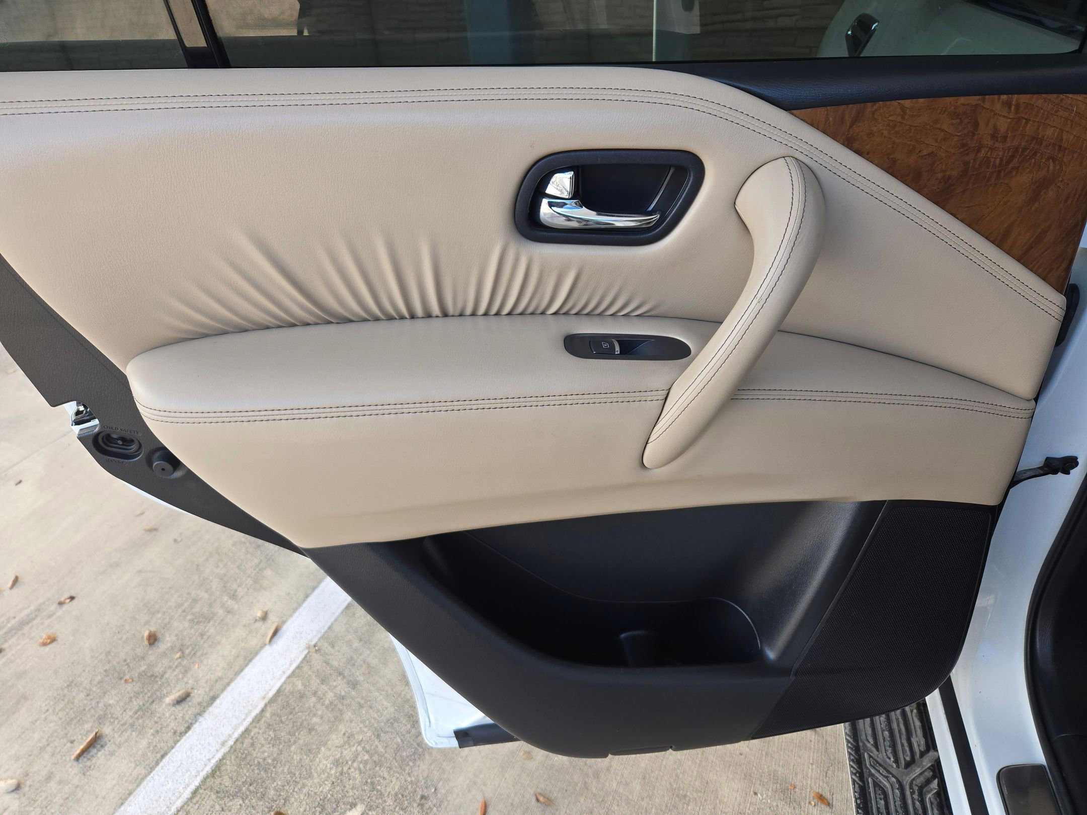 Used 2023 Nissan Armada SL w/ Cargo Package image 15