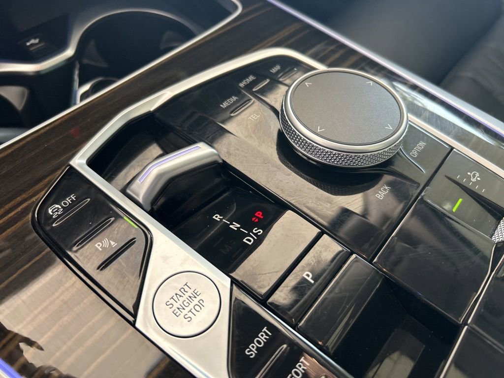 Used 2025 BMW X7 xDrive40i image 9