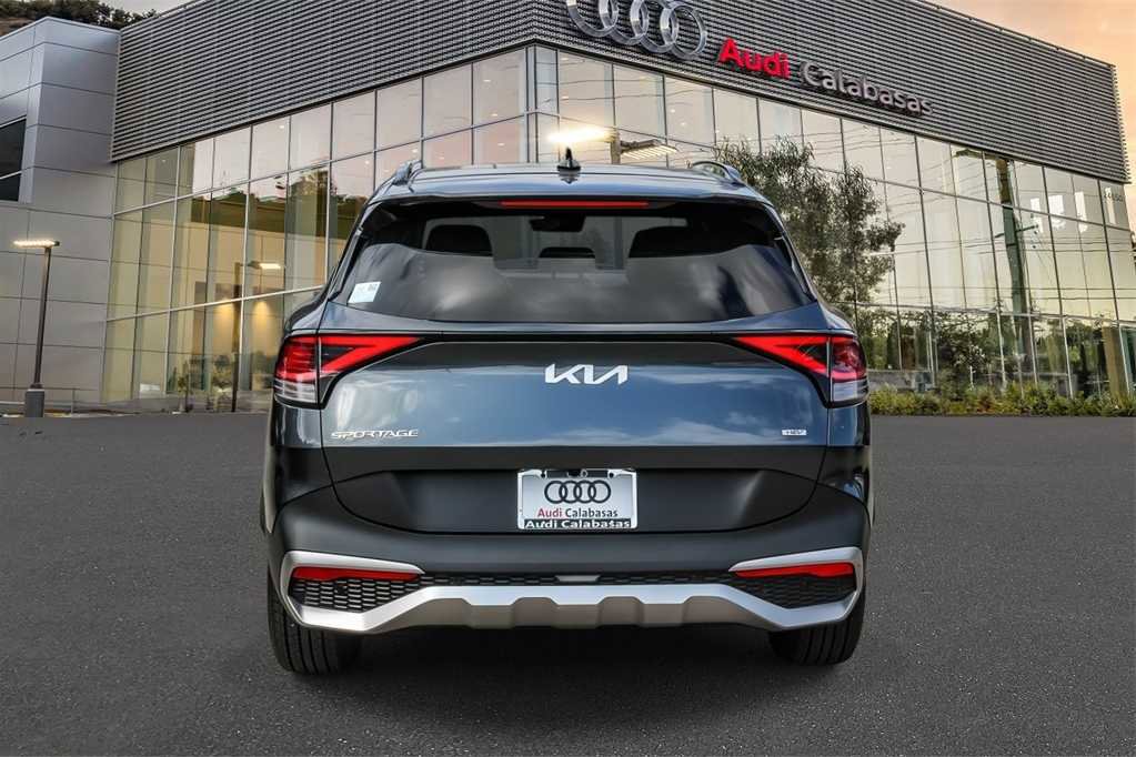 Used 2023 Kia Sportage EX w/ EX Premium Package image 3