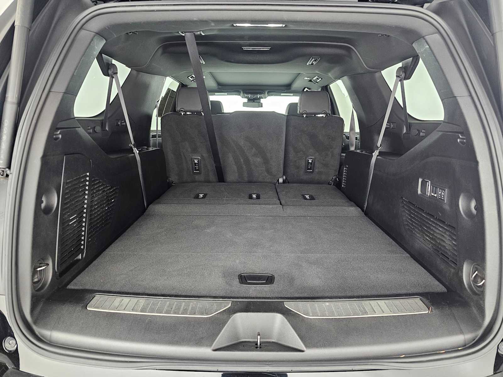 Used 2024 Chevrolet Suburban RST w/ Luxury Package image 16