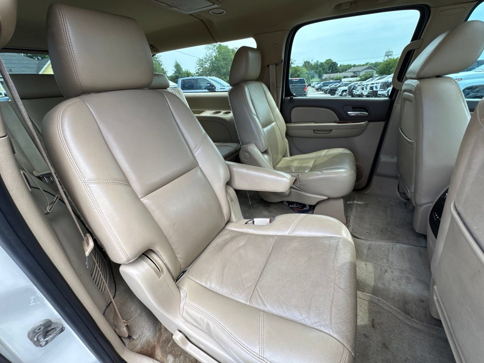 Used 2012 Chevrolet Suburban LTZ AWD/4WD image 34