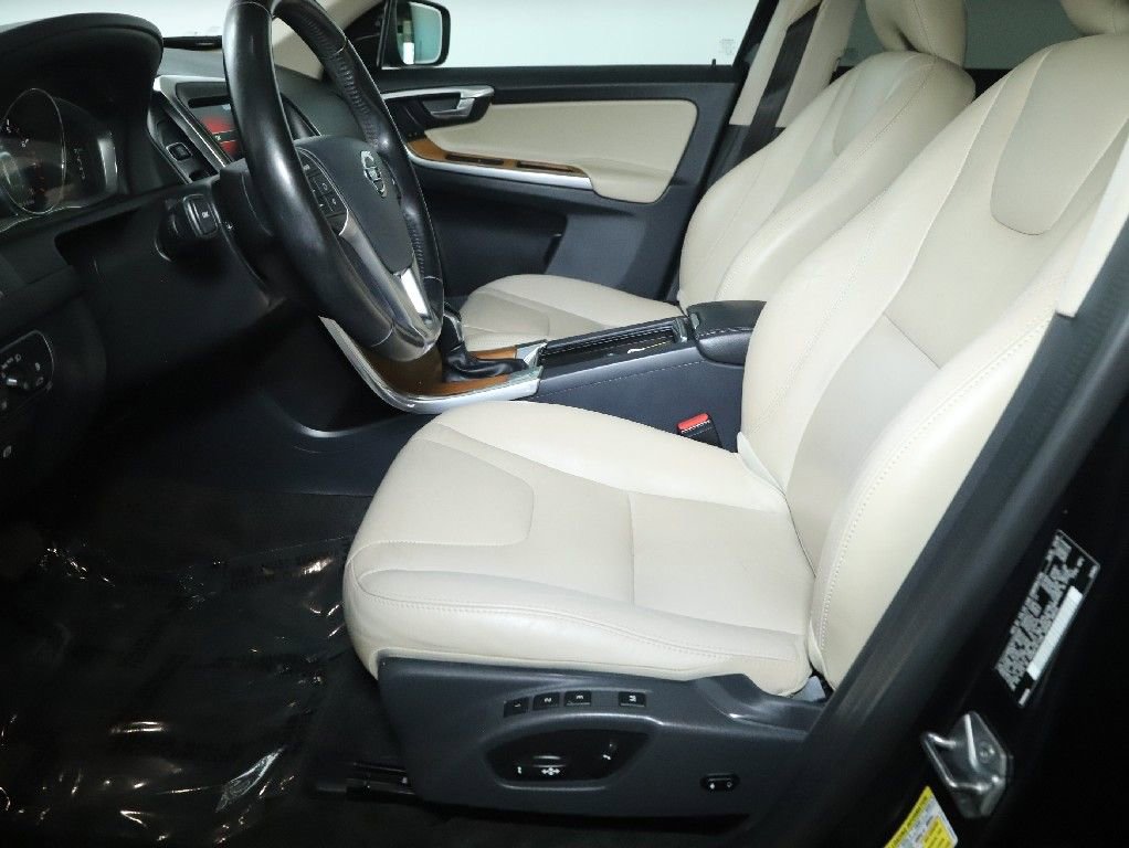 Used 2017 Volvo XC60 T6 Inscription w/ Climate Package image 19