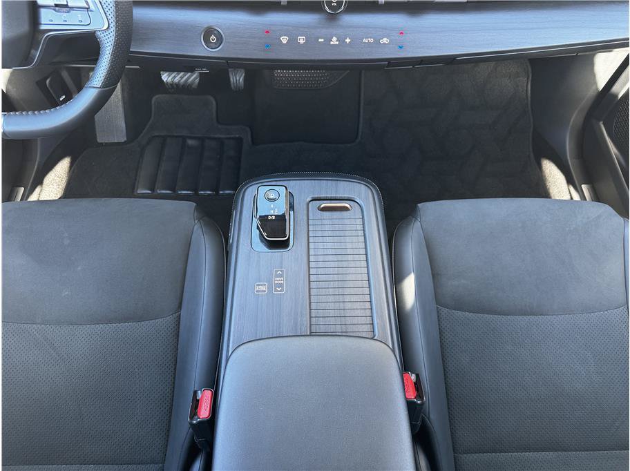 Used 2024 Nissan Ariya AWD image 27