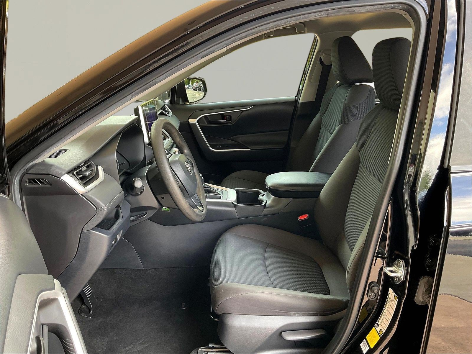 Used 2023 Toyota RAV4 LE FWD image 21