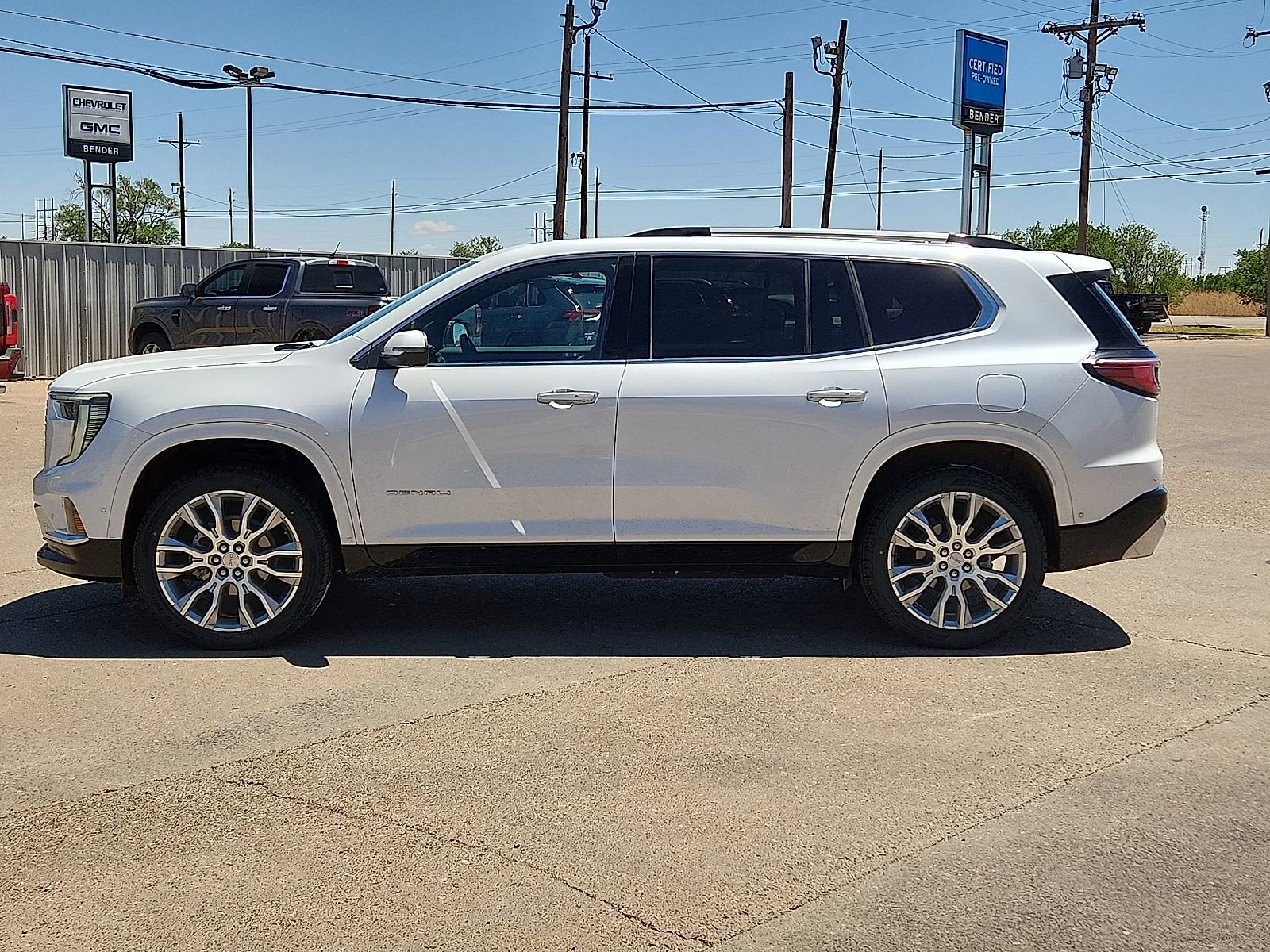 Used 2024 GMC Acadia Denali w/ Super Cruise Package FWD image 2