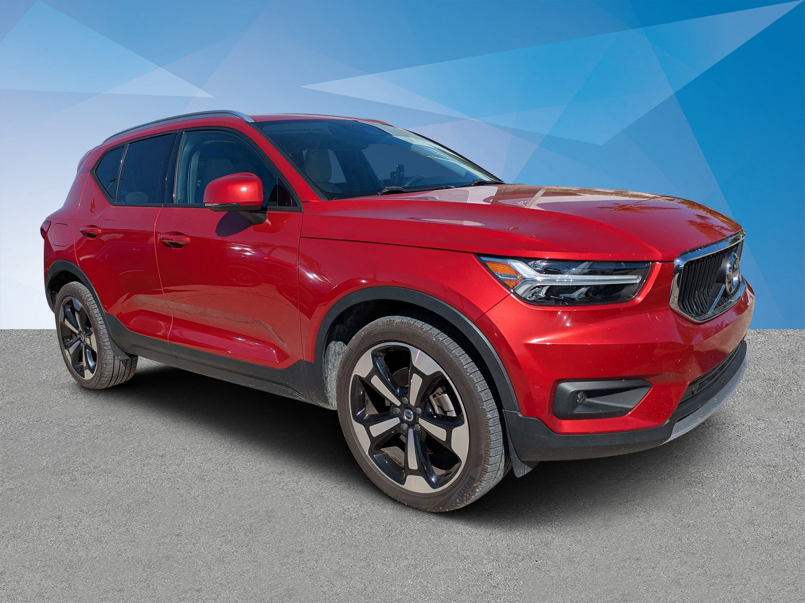 Used 2021 Volvo XC40 T4 Momentum image 1