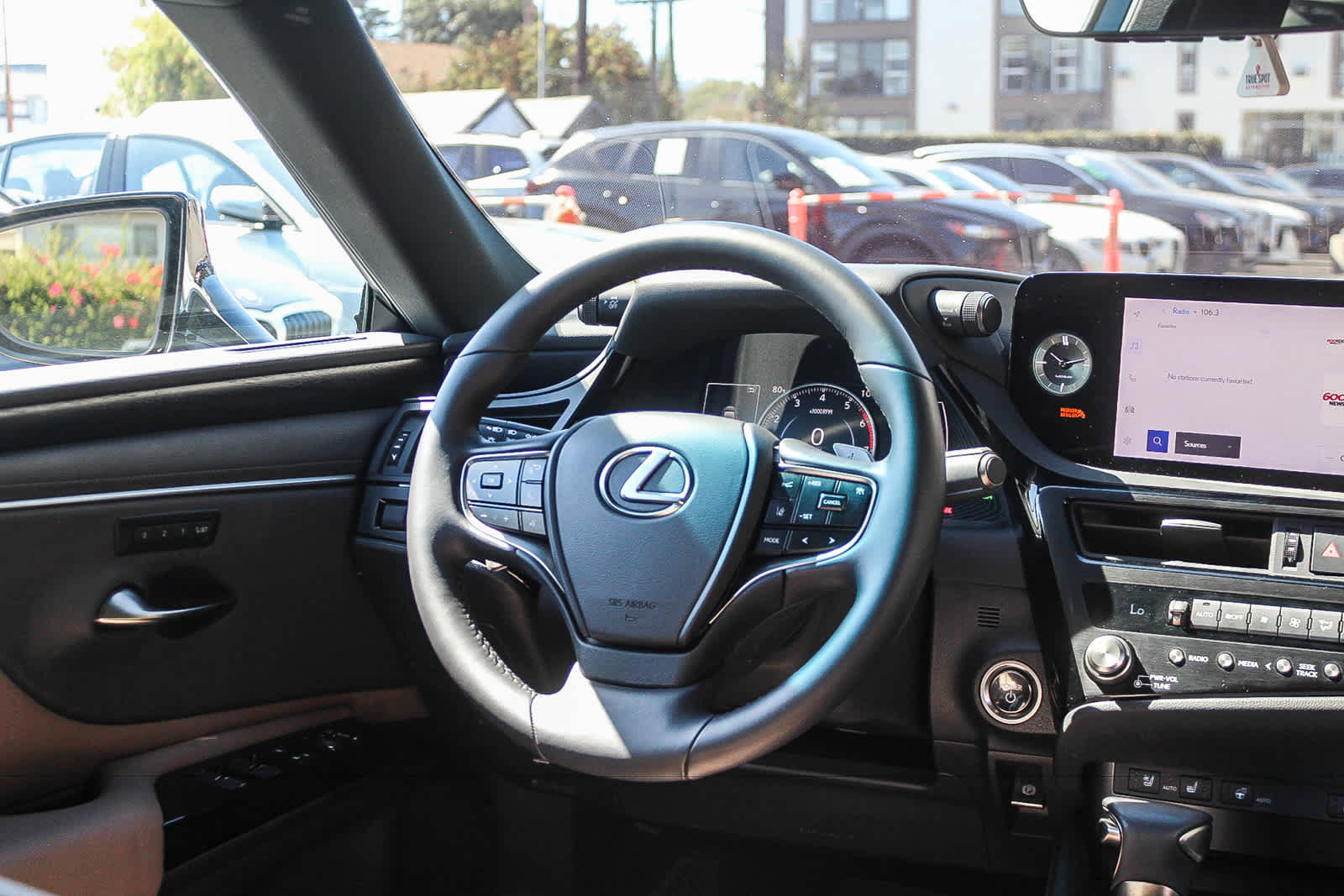 Used 2025 Lexus ES 300h w/ Premium Package FWD image 14