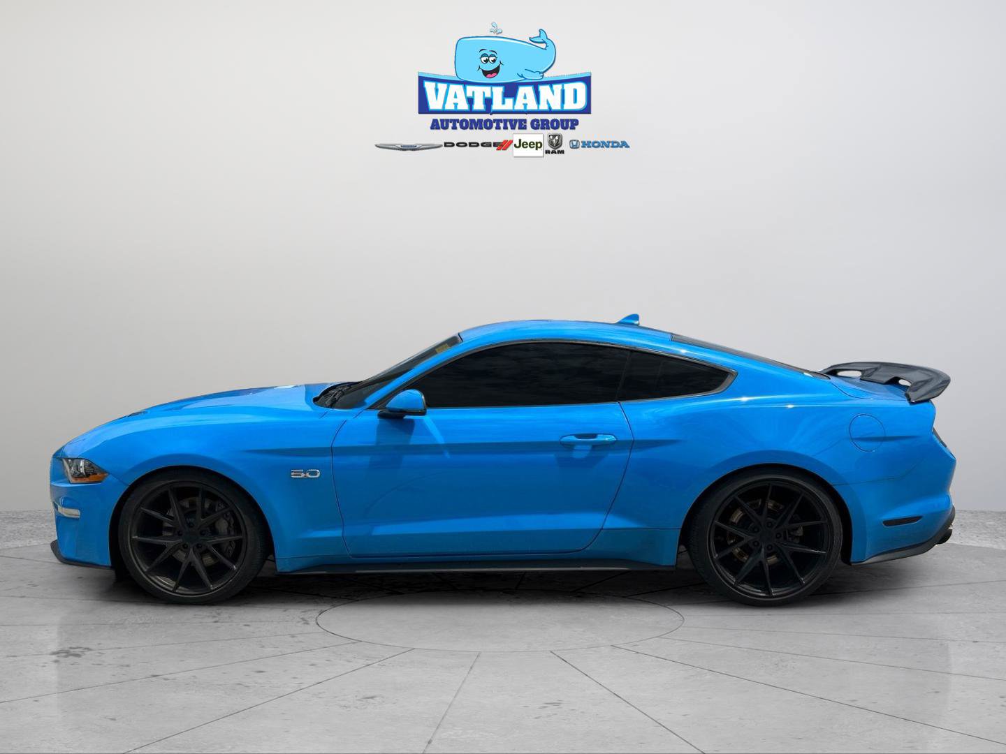 Used 2022 Ford Mustang GT Premium w/ Equipment Group 401A RWD image 2