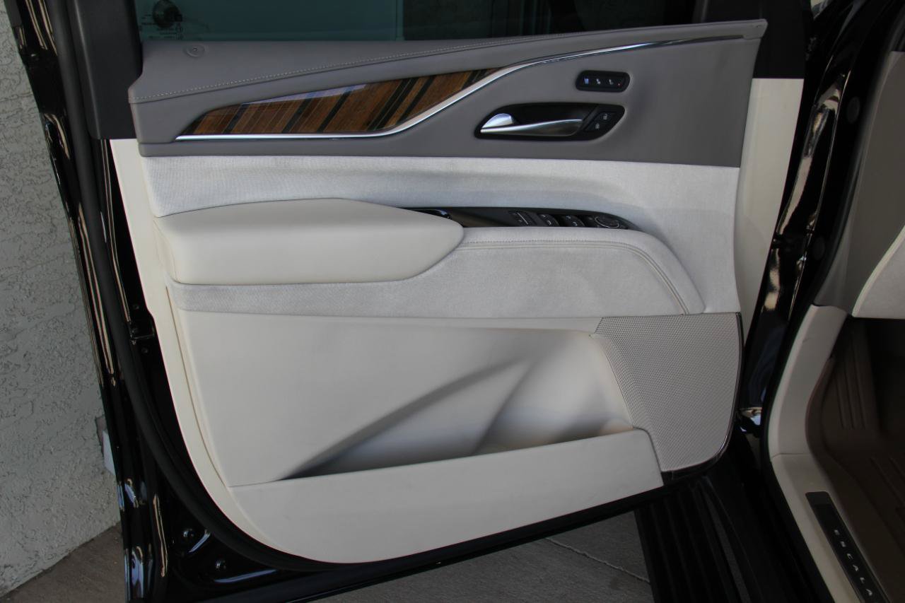 Used 2023 Cadillac Escalade ESV Sport Platinum AWD/4WD image 36